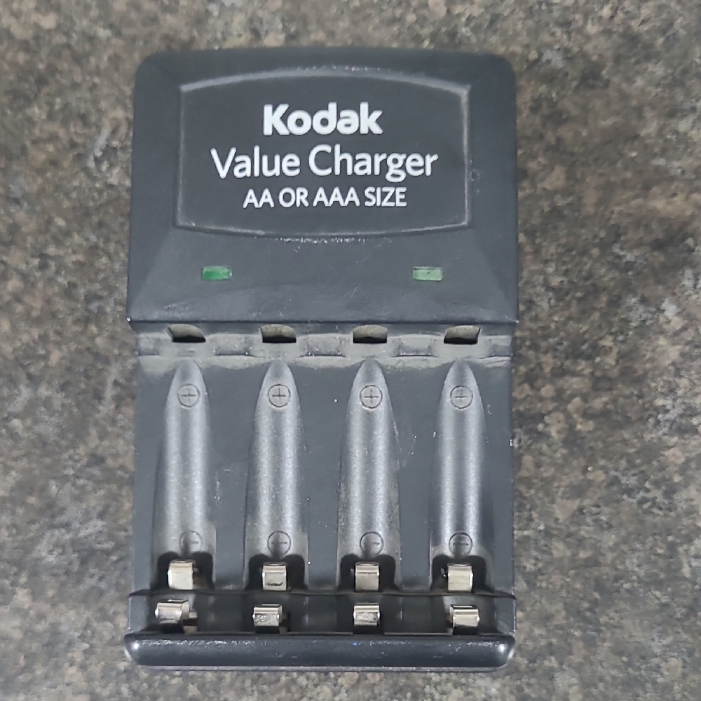 Kodak Value Charger For AA and AAA Batteries